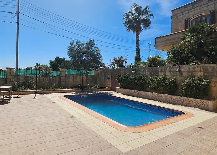 Poolside, 2 Bedroom Flatlet Appartement Is-Swieqi